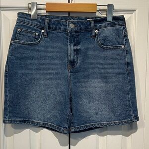 BCBGeneration Blue Denim Boyfriend Shorts Size 29‎